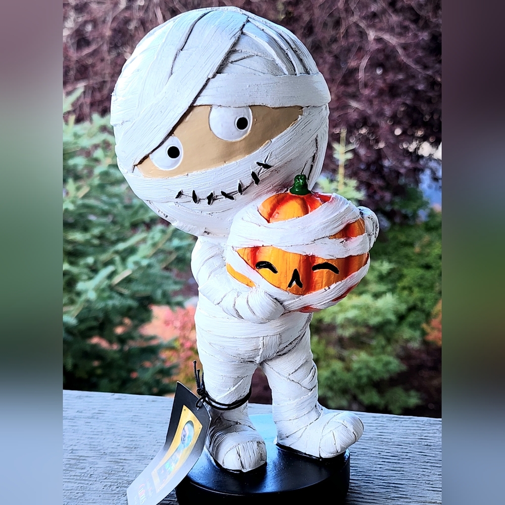 Cynthia Rowley Mummy holding Pumpkin Mummy Halloween Decor NWT